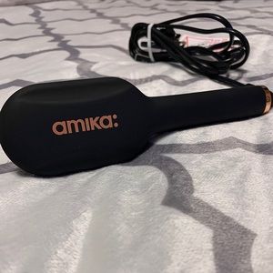 Amika Polished Perfection Mini Straightening Brush